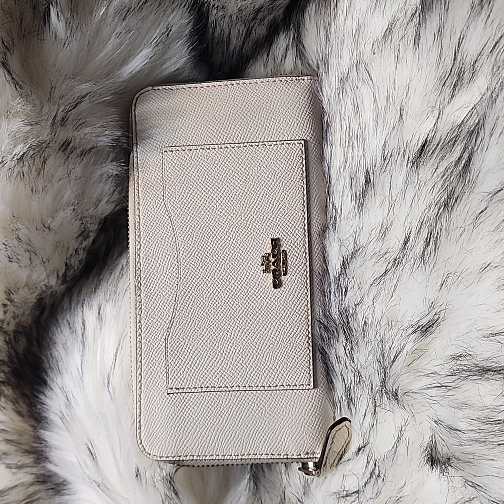 Coach Wallet Crossgrain Leather in White/Cream